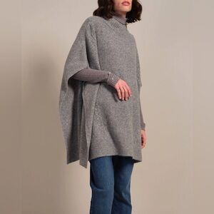 Elie Tahari Gray Knit Poncho Sweater – New with Tags – Soft & Cozy, Size M/L